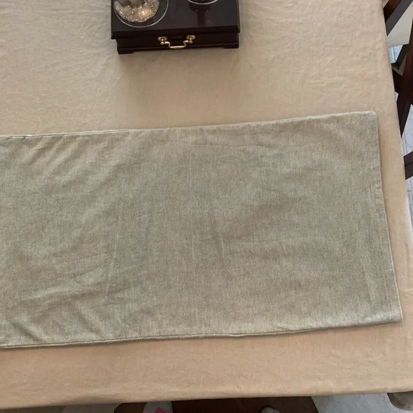 Set of Two King Size Jacquard Floral Pillow Shams - Picture 5 of 5